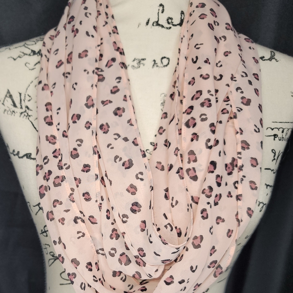 Leopard Print Scarf - Picture 7 of 8